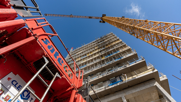 Utilisation de la BOX RS SATECO avec grues sur le chantier de la tour Auréa au Luxembourg