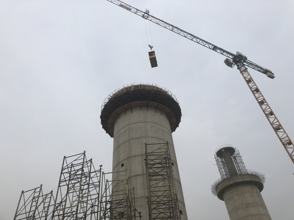 Chantier de châteaux d'eau près d'Abidjan par la société Franzetti CI avec les banches CTR 3010 de Staeco