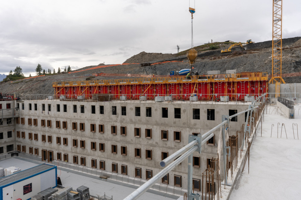 Chantier du futur Club Med de la Rosière avec les banches Sateco